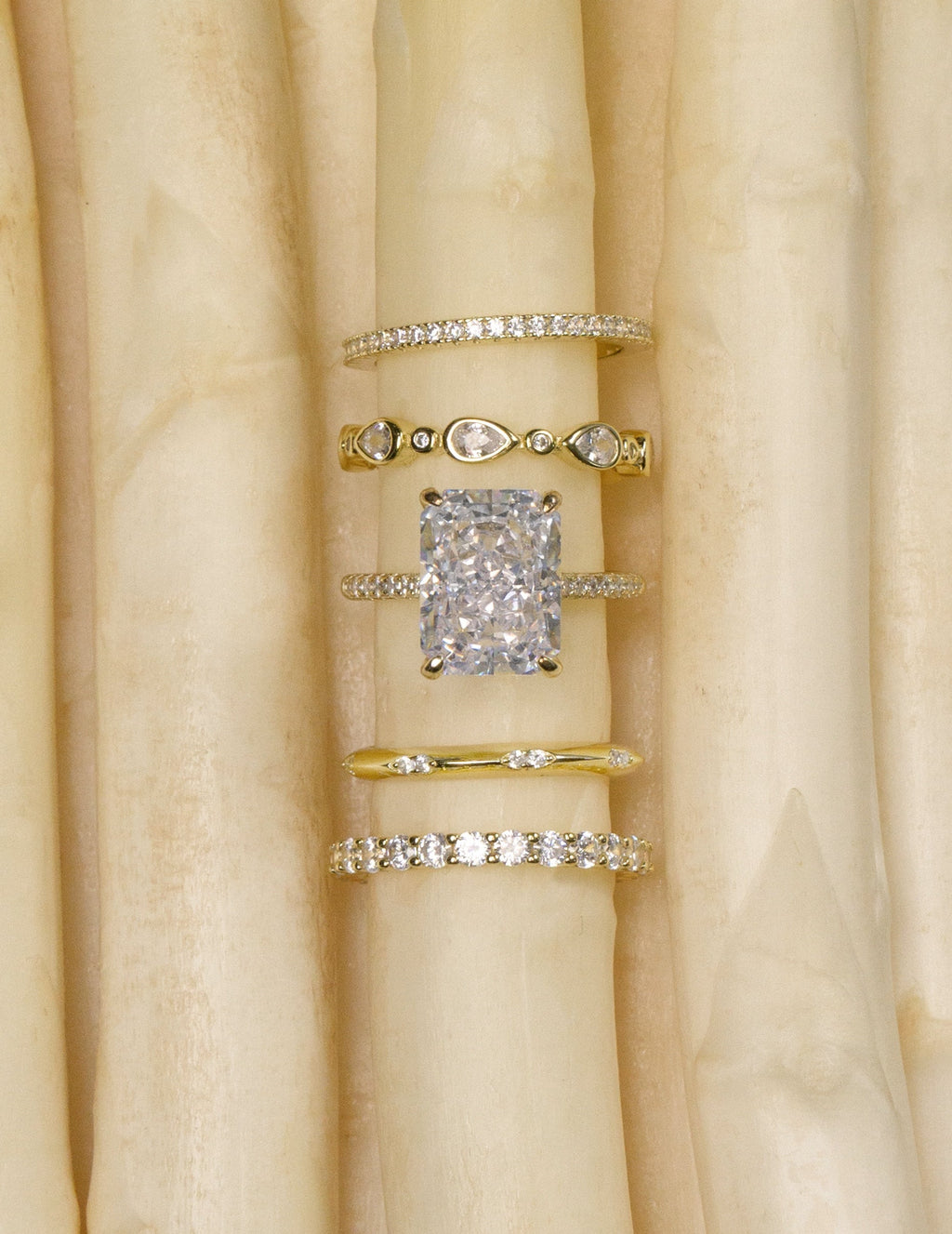 Petite Brilliant Round Band