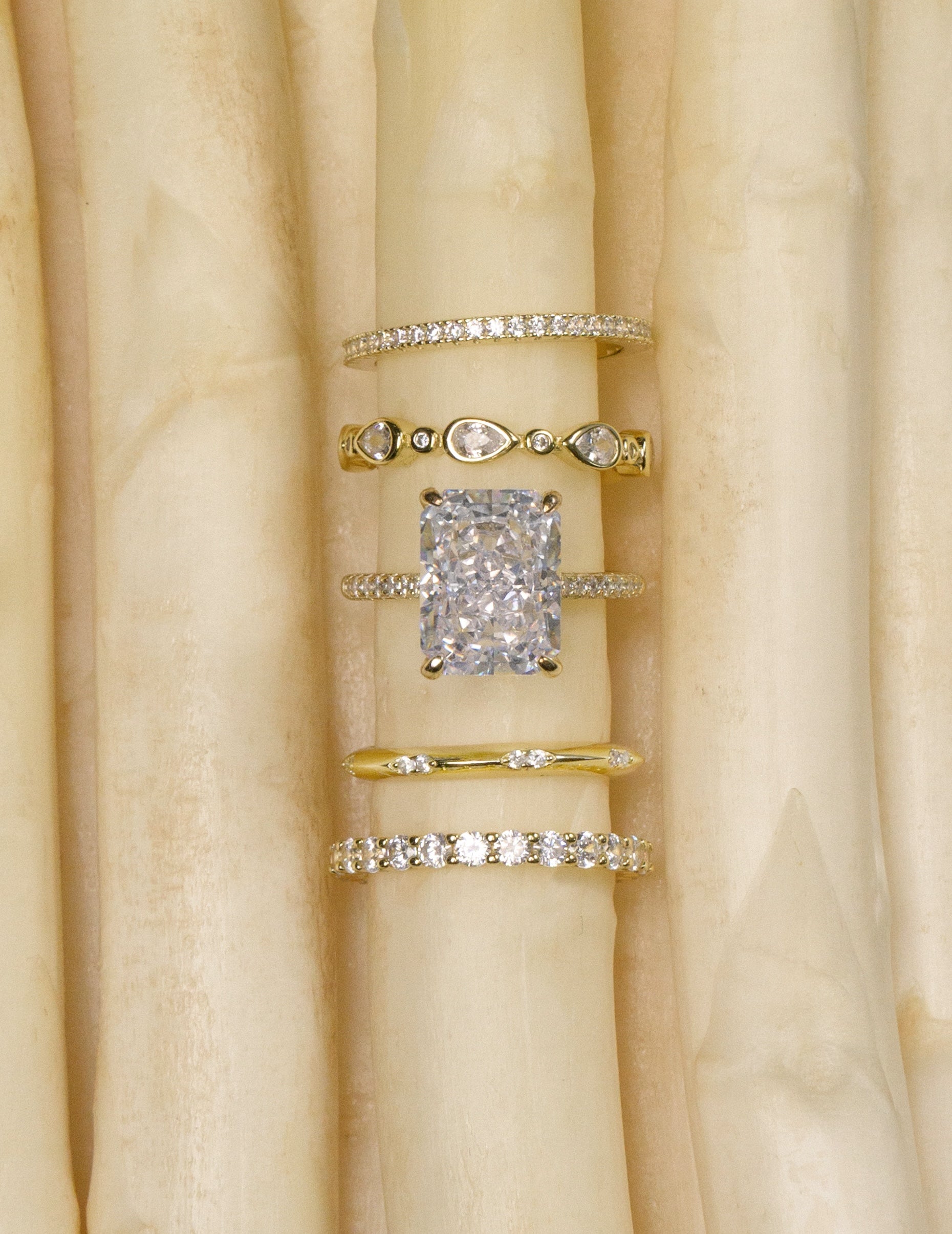 Petite Brilliant Round Band